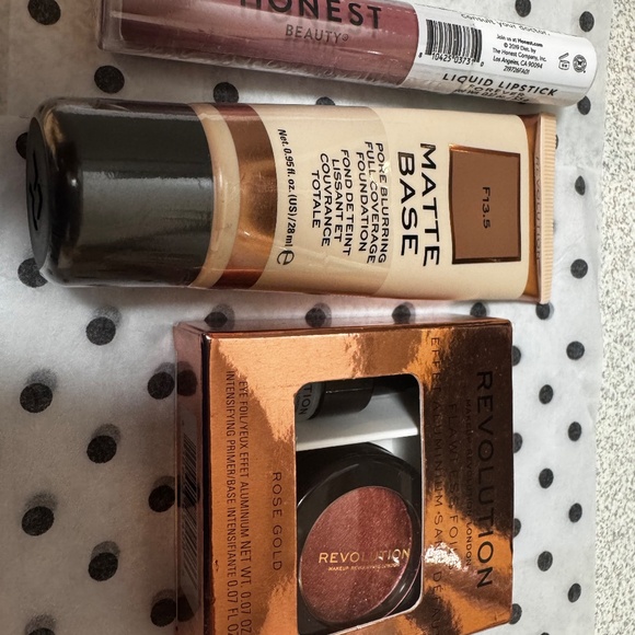 1. Makeby Revolution and Honest Beauty. - Picture 4 of 4